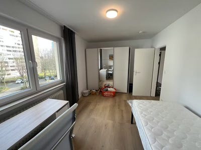 /international/de/bremer-strasse-eschborn-hesse-310098552774/
