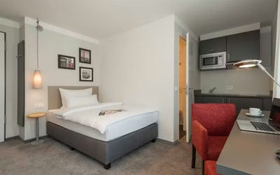 /international/de/lochhamer-strasse-planegg-bavaria-310099283869/