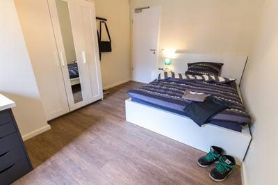 /international/de/fritz-erler-strasse-munich-bavaria-310105967872/