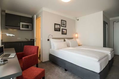/international/de/lochhamer-strasse-planegg-bavaria-310099283089/