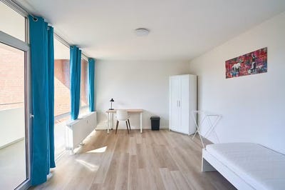 /international/de/kolner-landstrasse-dusseldorf-north-rhine-westphalia-310108421490/