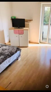 /international/de/lena-christ-strasse-munich-bavaria-310104203051/