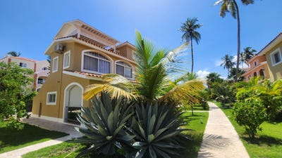 /international/do/los-corales-higuey-la-altagracia-province-310108938790/