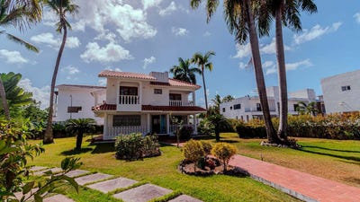 /international/do/villas-bavaro-higuey-la-altagracia-province-310099054748/