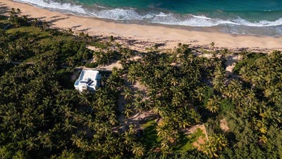 /international/do/lagunas-de-nisibon-higuey-la-altagracia-province-310108807132/