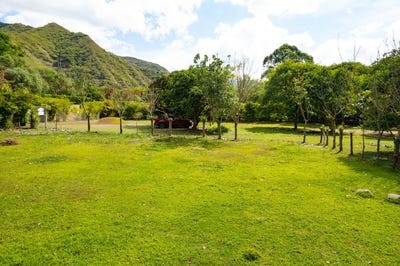 /international/ec/stunning-1-25-acre-property-with-views-in-prestigious-gated-community-hacienda-san-joaquin-loja-120083104573/