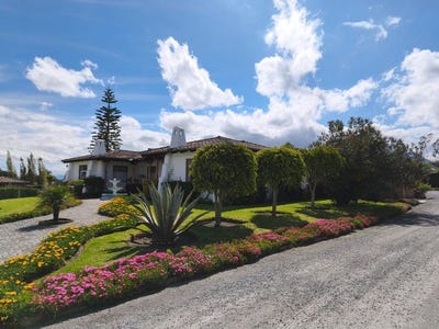 /international/ec/elegant-single-level-retreat-in-a-private-community-fully-furnished-cotacachi-imbabura-province-310107787892/