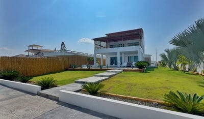 /international/ec/on-the-beach-in-crucita-spectacular-views-from-this-totally-remodeled-home-in-a-private-and-secure-gated-community-crucita-la-boca-manabi-province-310106777840/
