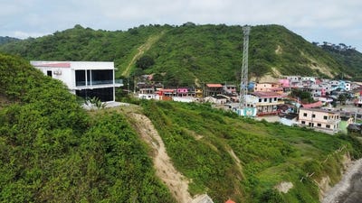/international/ec/heavenly-entrada-beachfront-home-la-entrada-santa-elena-province-120094281241/