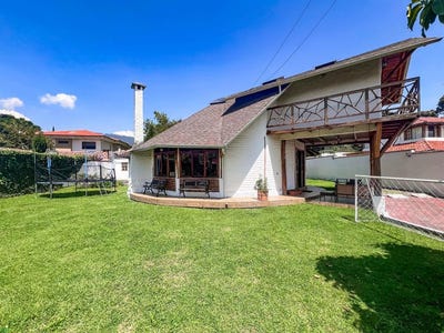 /international/ec/calle-pamplona-y-malaga-urb-el-limonar-2-y-3-lumbisi-cumbaya-17-quito-quito-pichincha-quito-pichincha-310106292652/