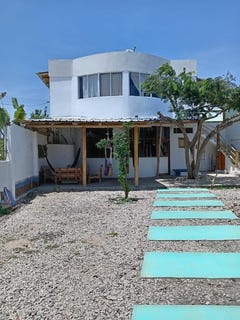 /international/ec/two-story-home-just-two-blocks-from-playa-de-ayangue-ayangue-santa-elena-province-120094741762/