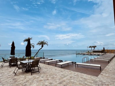 /international/ec/oceania-sky-loft-180-two-story-oceanfront-loft-with-180-unobstructed-views-in-manta-s-most-exclusive-building-edificio-oceania-manta-manabi-province-310105941297/