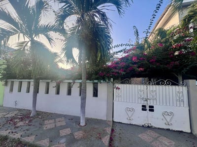 /international/ec/remodeled-house-4-4-close-the-beach-3-blocks-away-salinas-santa-elena-province-310102886497/