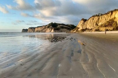 /international/ec/classic-coastal-home-in-canoa-spacious-retreat-only-steps-from-the-beach-canoa-manabi-province-310102205190/