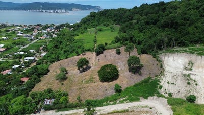 /international/ec/near-the-coast-and-mountain-development-parcel-for-sale-in-san-vicente-los-guayacanes-san-vicente-manabi-province-310106858936/