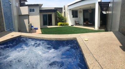 /international/ec/punta-carnero-special-offer-beach-house-punta-carnero-santa-elena-province-120058663383/