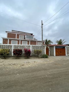 /international/ec/ballenita-large-house-composed-of-2-apartments-and-2-suites-ideal-for-a-hostel-or-airbnb-business-ballenita-santa-elena-province-120094281215/