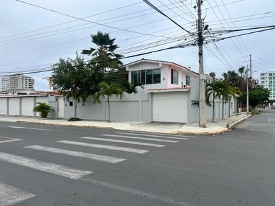 /international/ec/near-the-coast-multiplex-for-sale-in-chipipe-salinas-avda-dr-rafael-serrano-lopez-y-alfonso-cobos-esquina-salinas-santa-elena-province-310108132012/