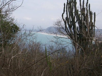 /international/ec/near-the-coast-oceanfront-mountain-and-countryside-development-parcel-for-sale-in-puerto-cayo-puerto-cayo-puerto-cayo-manabi-province-310106105039/