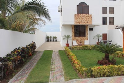 /international/ec/beautiful-home-safe-quiet-area-three-levels-beach-lovers-retreat-away-from-large-crowds-but-with-easy-access-to-everything-look-no-more-this-is-the-place-san-pablo-santa-elena-province-120064564162/