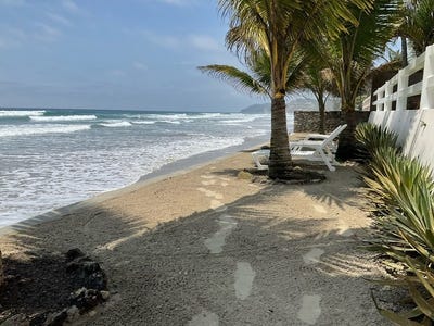 /international/ec/magnificent-estate-with-grand-proportions-right-on-the-beach-las-nunez-santa-elena-province-120074835983/