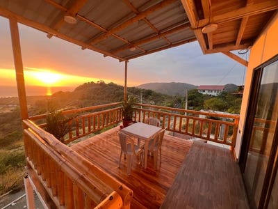 /international/ec/puerto-lopez-great-investment-opportunity-beautiful-2-story-with-bay-view-spodylus-puerto-lopez-manabi-province-310108553968/