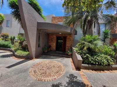 /international/ec/house-for-sale-in-lumbisi-cumbaya-sector-lumbisi-urbanizacion-santa-elena-calle-san-francisco-de-pinsha-y-alfonso-lamina-lumbisi-pichincha-310108131194/