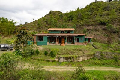 /international/ec/private-oasis-27-hectare-property-with-mountain-top-views-and-pure-spring-water-yangana-loja-310107063873/