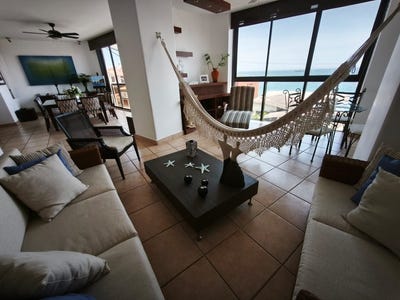 /international/ec/furnished-full-floor-private-residence-on-the-malecon-grand-scale-living-in-salinas-salinas-santa-elena-province-310107294338/