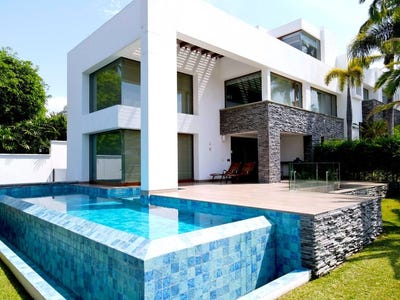 /international/ec/luxury-home-oceanfront-house-for-sale-in-barbasquillo-manta-lote-25-de-portal-del-sol-umina-manta-manabi-province-310107811329/