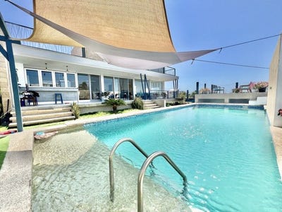 /international/ec/spacious-4-bedroom-beach-home-in-exclusive-punta-blanca-punta-blanca-santa-elena-province-310107621297/