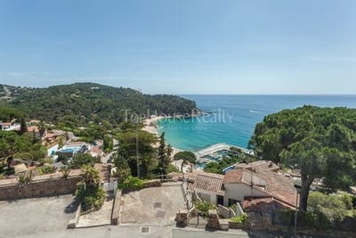 /international/es/carretera-cala-canyelles-9-lloret-de-mar-catalonia-310107948272/