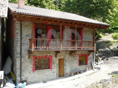 /international/es/calle-barrio-valleval-oseja-de-sajambre-castile-and-leon-310108154996/