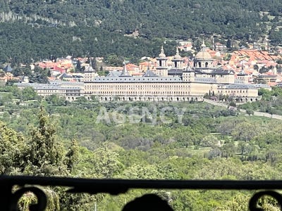 /international/es/av-de-la-constitucion-49-28280-el-escorial-madrid-spain-el-escorial-castile-la-mancha-310106804610/