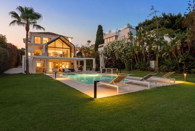 /international/es/unique-frontline-golf-villa-overlooking-the-fairways-of-los-naranjos-nueva-andalucia-marbella-nueva-andalucia-malaga-spain-marbella-valencian-community-310109642859/