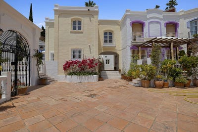 /international/es/c-de-conde-villapaterna-2-29678-benahavis-malaga-spain-costa-del-sol-andalusia-310105186104/