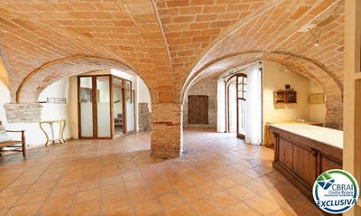 /international/es/fortia-girona-catalonia-310110033259/
