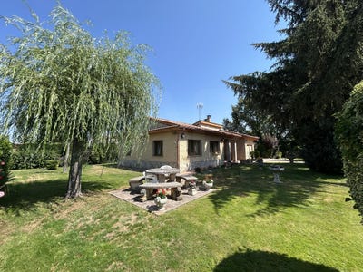 /international/es/av-santiago-uc-urb-cm-santiago-villadangos-del-paramo-castile-and-leon-310109864202/