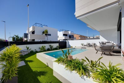 /international/es/pilar-de-la-horadada-a-pilar-de-la-horadada-valencian-community-310108923150/?lang=es