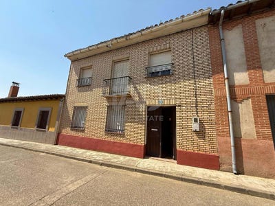 /international/es/calle-derecha-becilla-de-valderaduey-castile-and-leon-310105891423/
