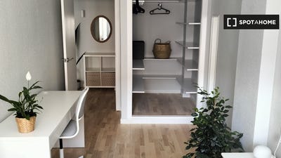 /international/es/alicante-valencian-community-310108562829/