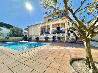 /international/es/castell-platja-d-aro-catalonia-310107649686/
