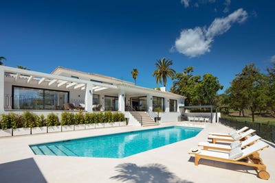 /international/es/frontline-golf-villa-with-wellness-level-in-las-brisas-nueva-andalucia-marbella-nueva-andalucia-malaga-spain-marbella-valencian-community-310108407717/