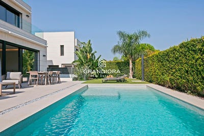 /international/es/12p-carrer-m-roig-i-fransitorra-montgat-catalonia-310108894179/