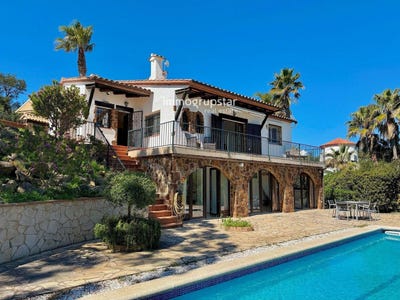 /international/es/castell-platja-d-aro-catalonia-310100085132/
