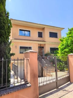 /international/es/calle-vina-lozano-baeza-andalusia-310108700656/