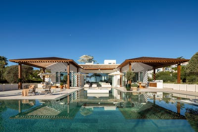/international/es/exceptional-frontline-golf-villa-in-la-cerquilla-nueva-andalucia-marbella-nueva-andalucia-malaga-spain-marbella-valencian-community-310108929683/?lang=es