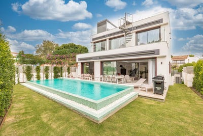 /international/es/marbella-golden-mile-marbella-andalusia-310109075252/