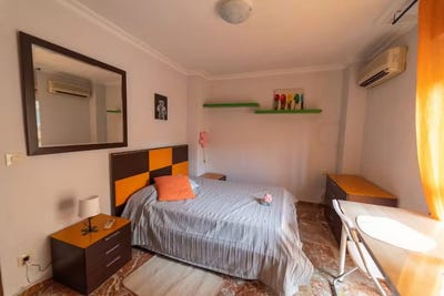 /international/es/calle-alhambra-sevilla-andalusia-310108893373/