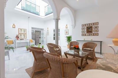 /international/es/calle-tintes-sevilla-andalusia-310093841696/